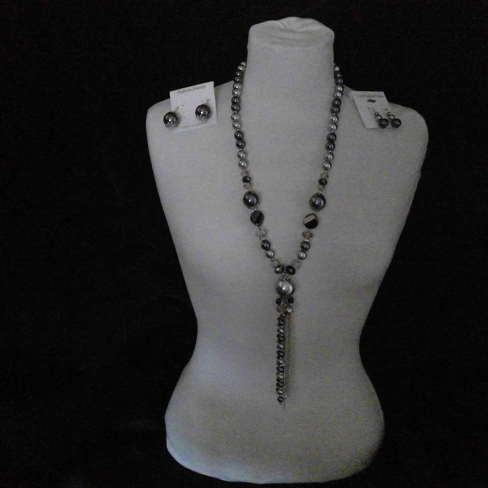 Ready for an evening out! Statement necklace and two sets of earrings